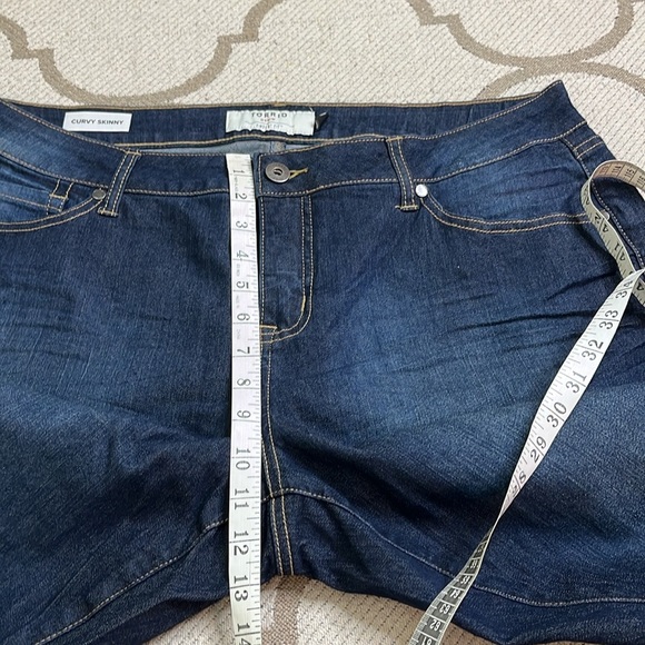 Torrid Curvy Skinny Dark Blue Denim Jeans, size 18 Extra Short - Picture 6 of 16